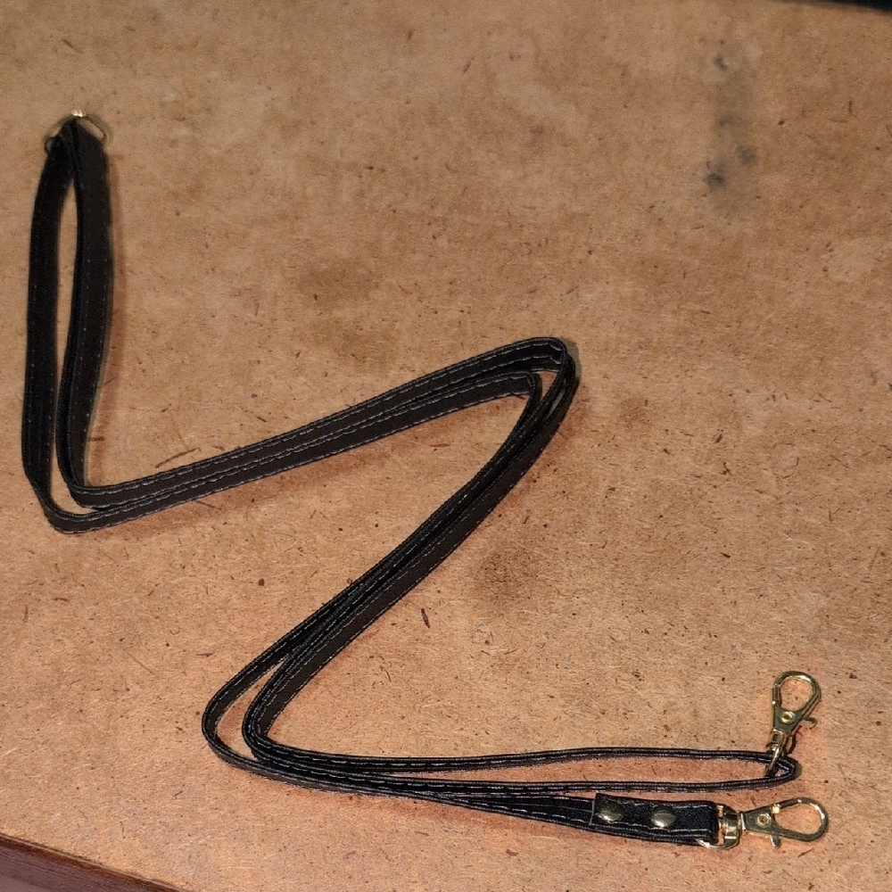 ❤️‍🔥10/$10❤️‍🔥 Faux Black Leather Gold Accent Bag Strap
